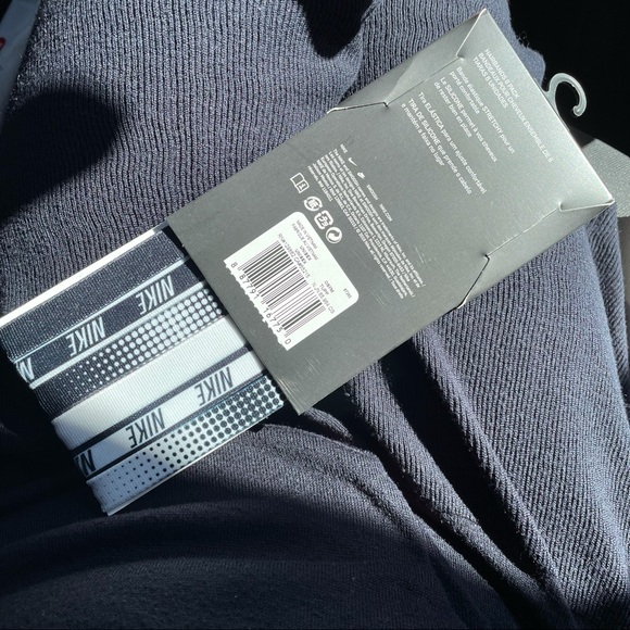 ❗️SOLD❗️NIKE Women's Hairbands 6 Pack Printed Logo Sports Headband - Black/White - Picture 4 of 5